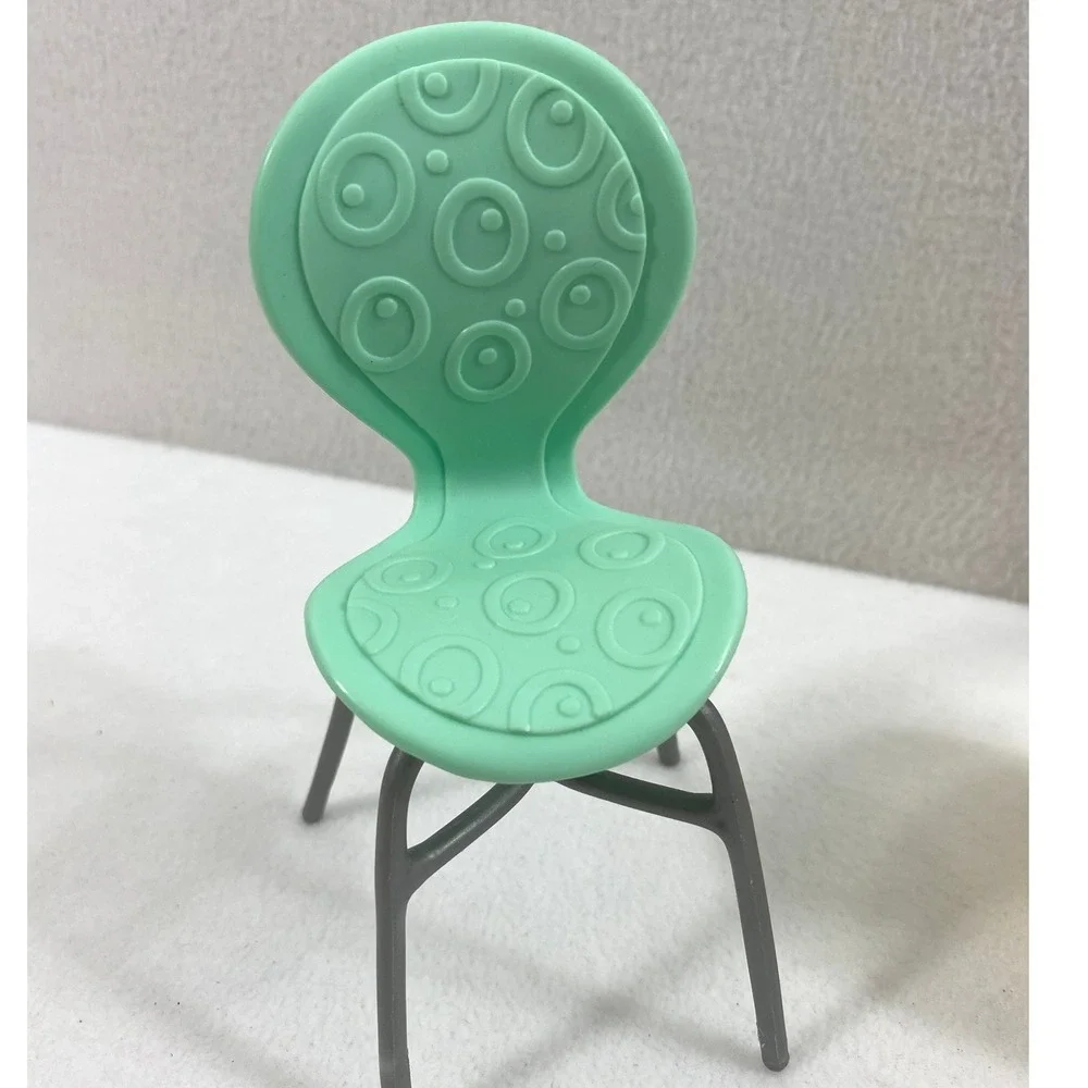 2000 Mattel Kelly Love‎ n Care Pink Bed and Barbie Green Chair